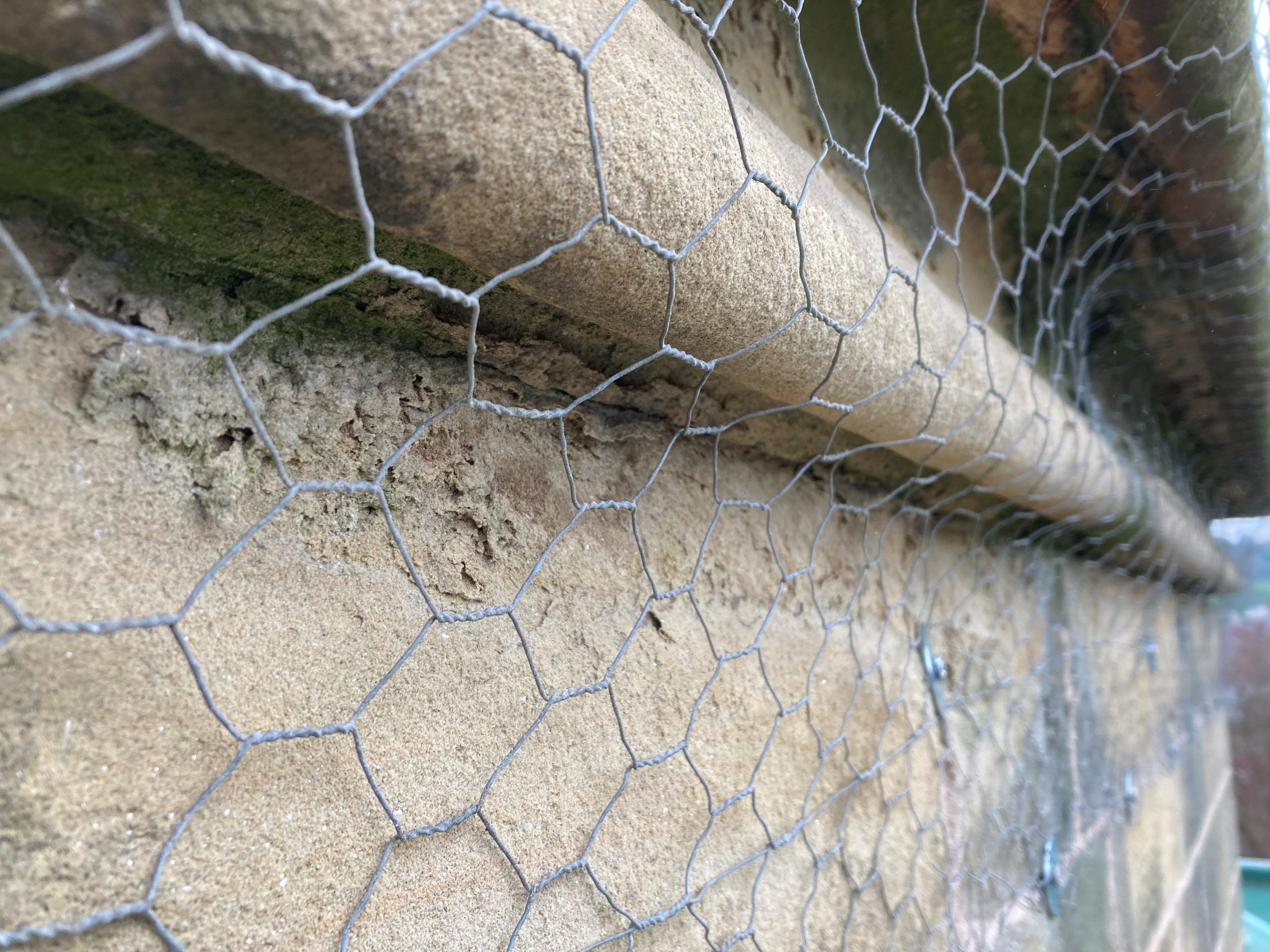 Overhanging stone work